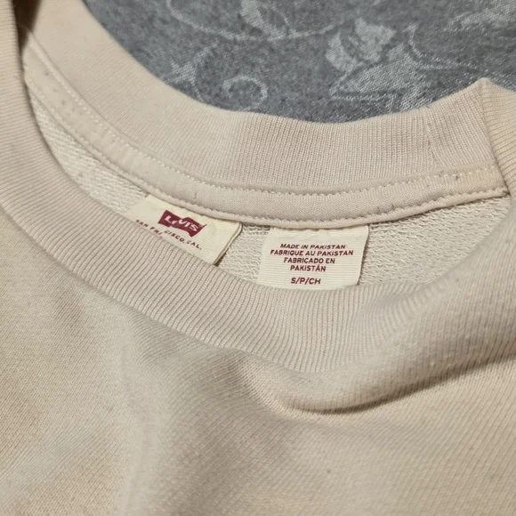 Levi's Graphic Crew in Cream and Pink (Size S, Oversized) - Picture 6 of 7